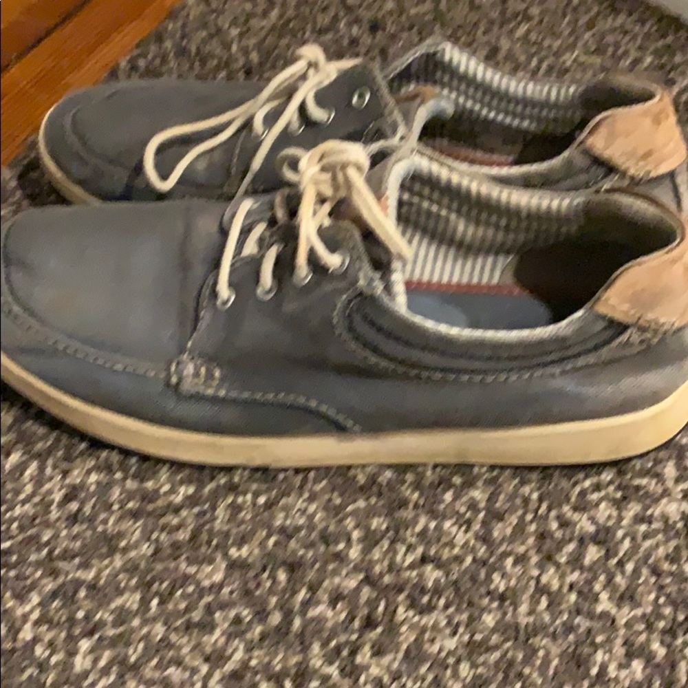 Blue casual sneakers